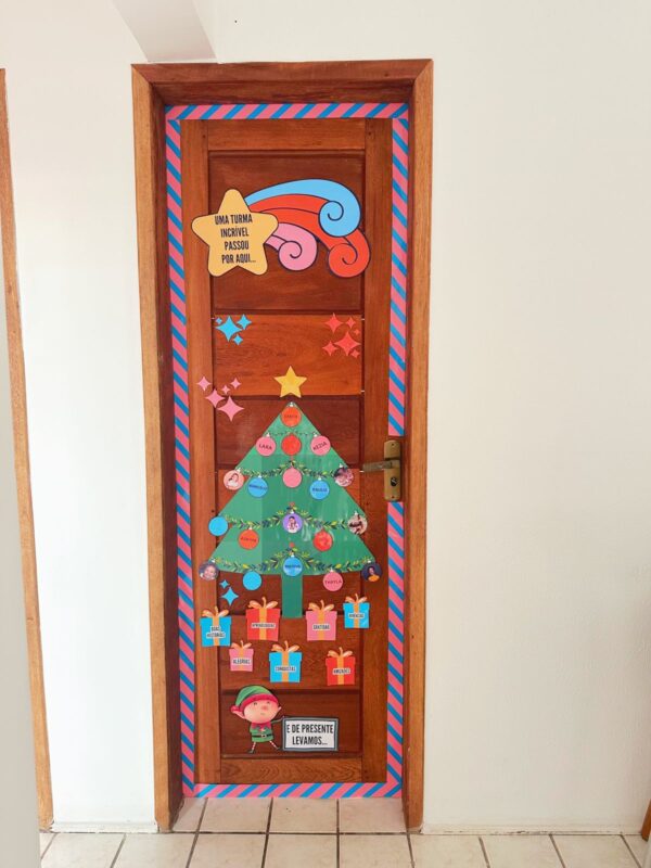 🎄✨Decoração de Porta - Tema Natal: "Uma Turma Incrível Passou por Aqui" - Image 6