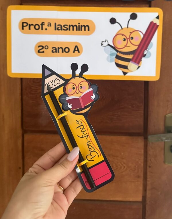 🐝✨Placa para porta+Lembrancinha:  ABELHA ESTUDANTE! 🐝✨